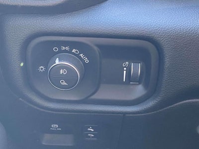 2022 RAM 1500 Big Horn Crew Cab 4x4 5'7' Box