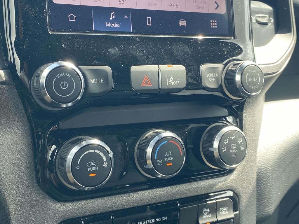 2026 RAM Ram 1500 RAM 1500 TRADESMAN CREW CAB 4X4 5'7' BOX