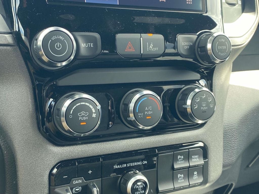 2026 RAM Ram 1500 RAM 1500 TRADESMAN CREW CAB 4X4 5'7' BOX