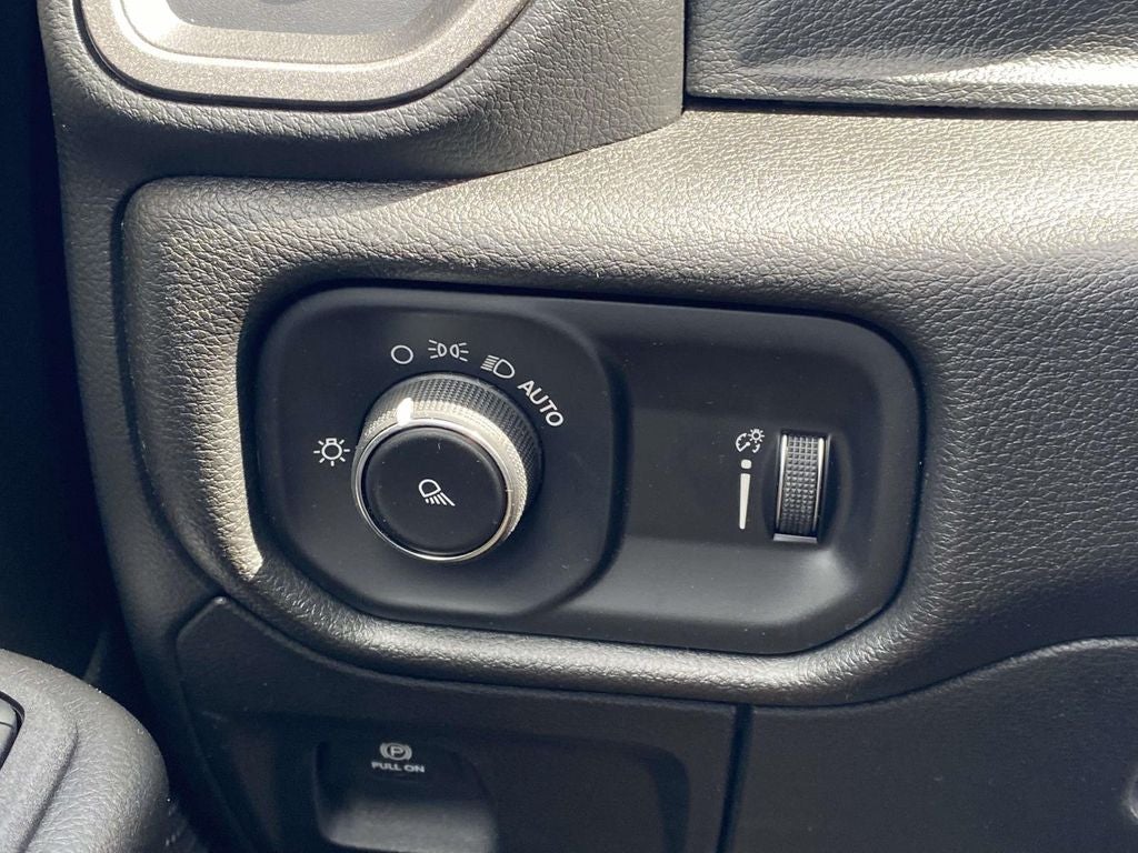 2026 RAM Ram 1500 RAM 1500 TRADESMAN CREW CAB 4X4 5'7' BOX