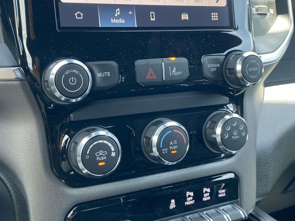 2026 RAM Ram 1500 RAM 1500 EXPRESS CREW CAB 4X4 5'7' BOX