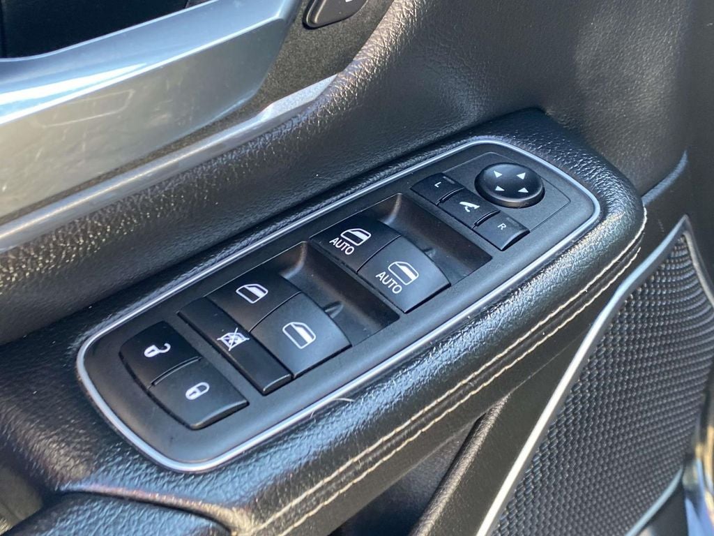 2023 RAM 1500 Laramie Crew Cab 4x4 5'7' Box