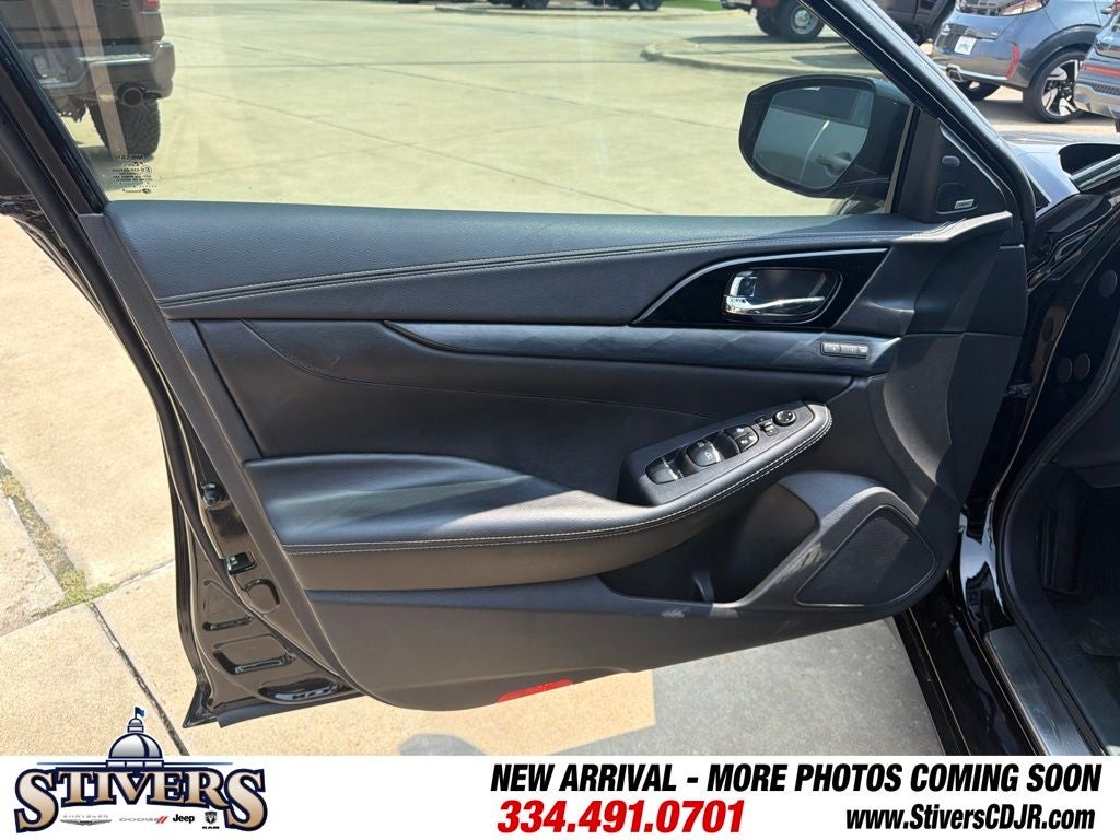 2023 Nissan Maxima Platinum