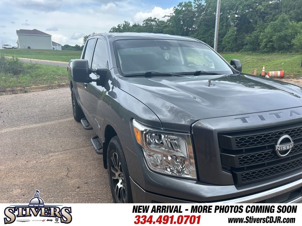 2023 Nissan Titan SV