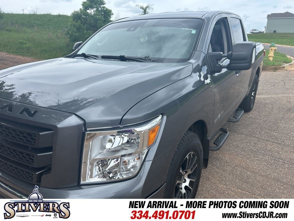 2023 Nissan TITAN Crew Cab SV 4x2