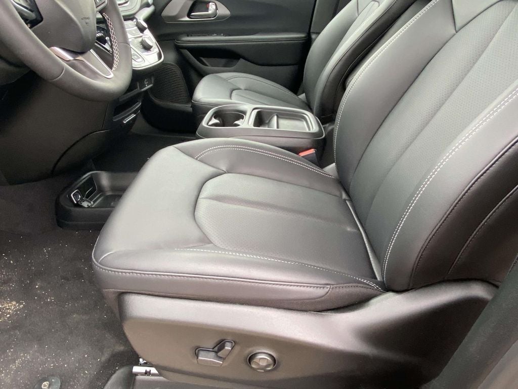 2027 Chrysler Pacifica PACIFICA SELECT