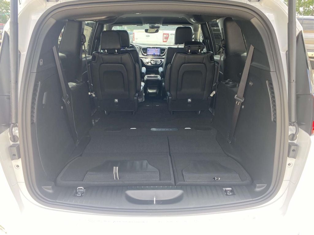 2027 Chrysler Pacifica PACIFICA SELECT
