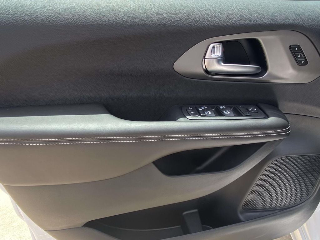 2027 Chrysler Pacifica PACIFICA SELECT