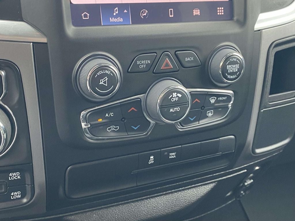 2023 RAM 1500 Classic SLT Crew Cab 4x4 5'7' Box