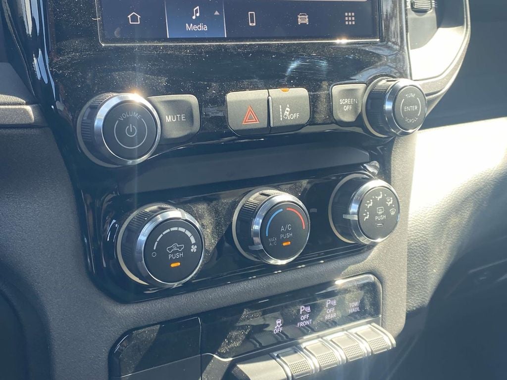 2026 RAM Ram 1500 RAM 1500 EXPRESS CREW CAB 4X4 5'7' BOX