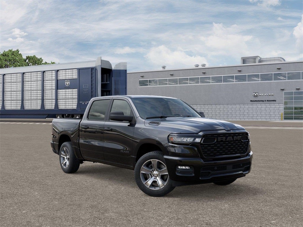 2026 RAM Ram 1500 RAM 1500 EXPRESS CREW CAB 4X4 5'7' BOX
