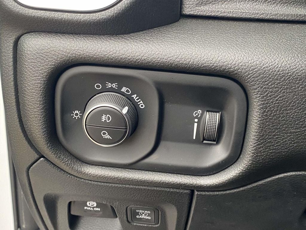 2026 RAM Ram 1500 RAM 1500 EXPRESS CREW CAB 4X4 5'7' BOX