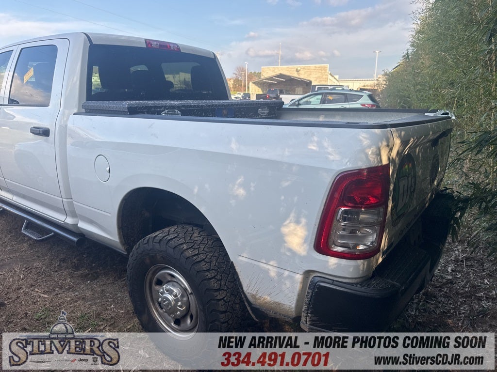 2022 RAM 2500 Tradesman Crew Cab 4x4 6'4' Box