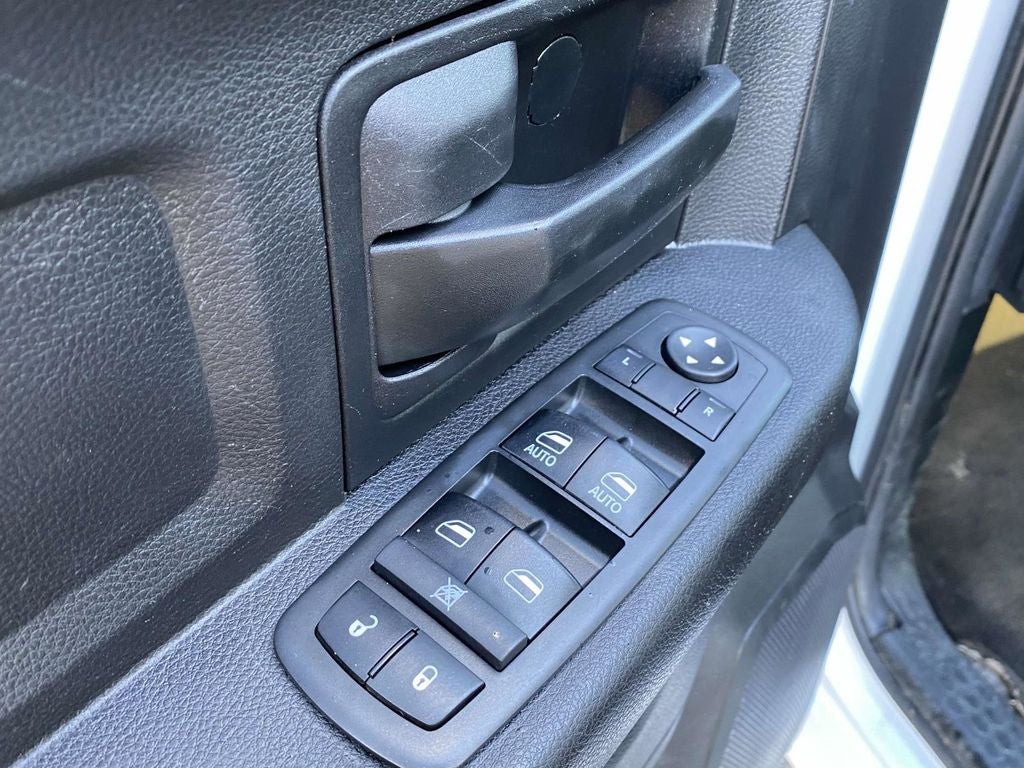 2017 RAM 2500 Tradesman Crew Cab 4x4 8' Box