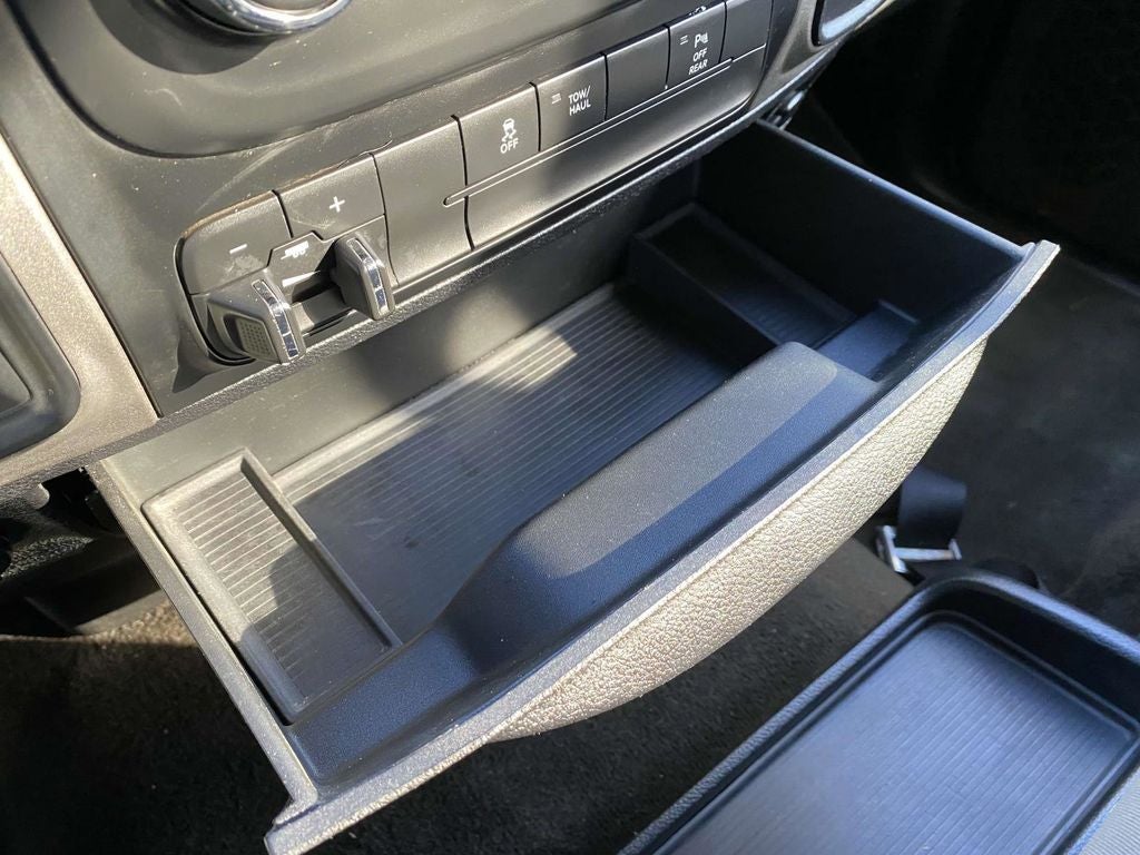 2017 RAM 2500 Tradesman Crew Cab 4x4 8' Box