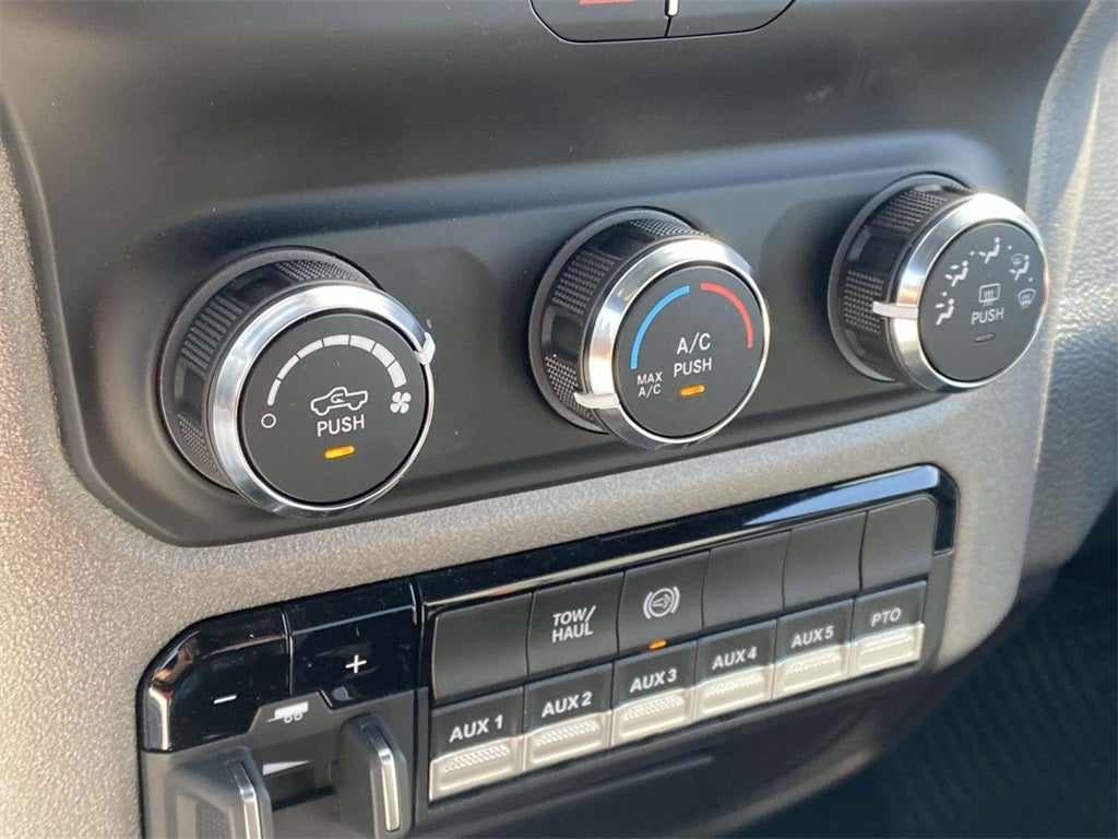 2024 RAM 5500 Chassis Tradesman/SLT