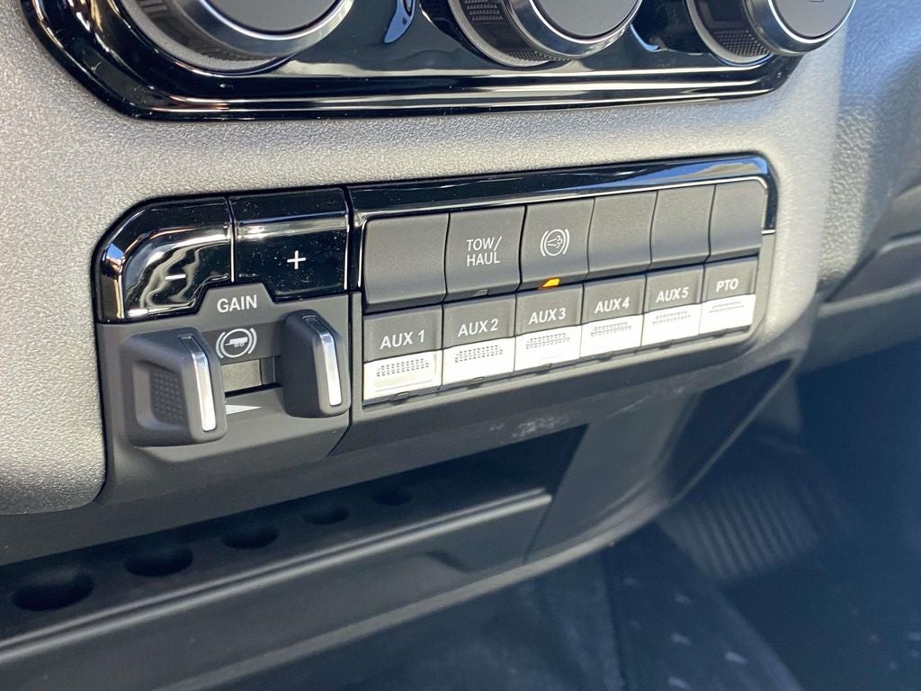 2026 RAM Ram 5500 Chassis Cab RAM 5500 TRADESMAN CHASSIS REGULAR CAB 4X2 120' CA