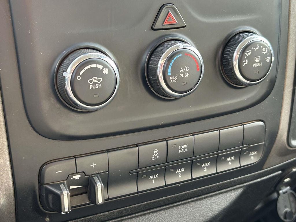 2018 RAM 3500 Chassis Tradesman/SLT/Laramie