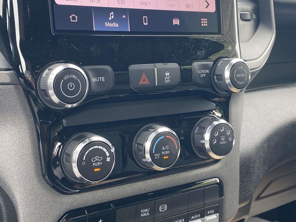 2026 RAM Ram 3500 Chassis Cab RAM 3500 TRADESMAN CHASSIS REGULAR CAB 4X4 84' CA