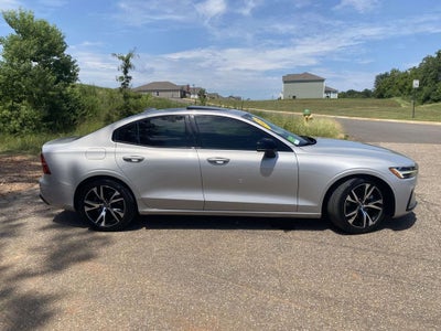 2024 Volvo S60 B5 Plus Dark Theme