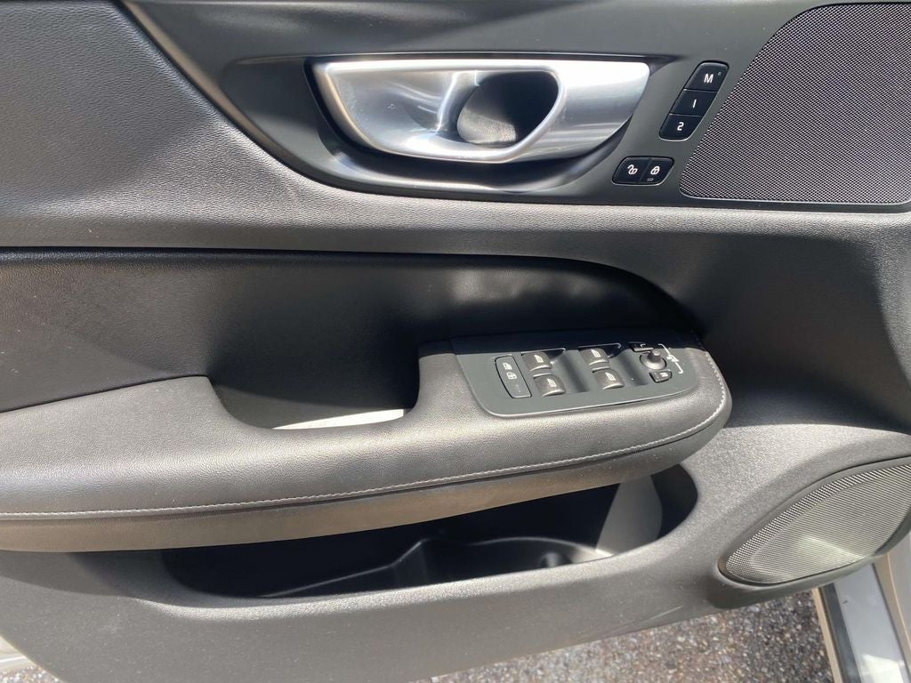 2024 Volvo S60 B5 Plus Dark Theme