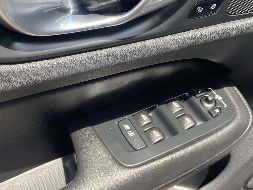 2024 Volvo S60 B5 Plus Dark Theme