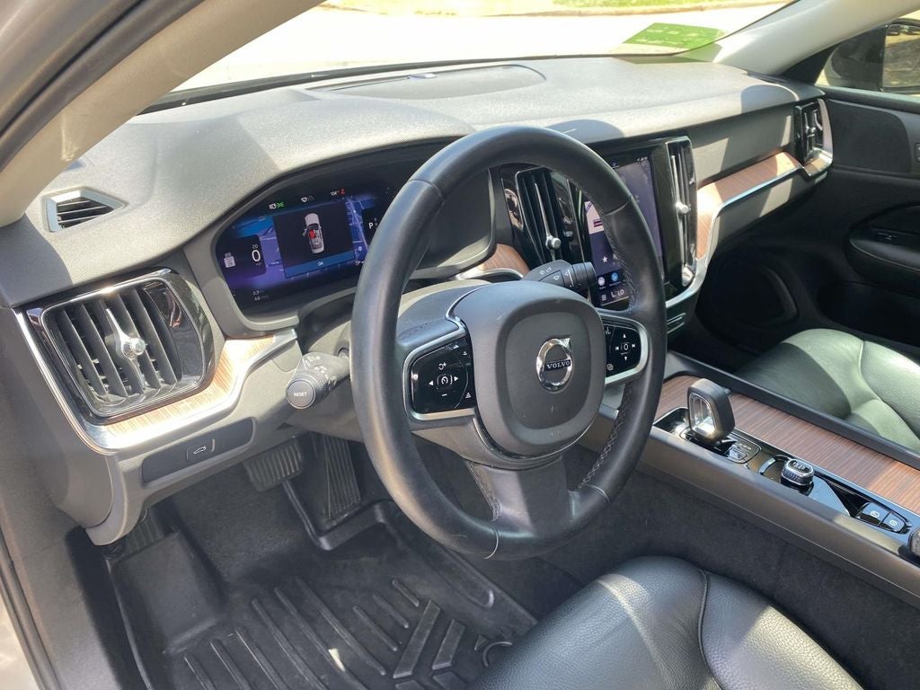 2024 Volvo S60 B5 Plus Dark Theme