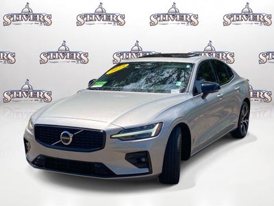 2024 Volvo S60 B5 Plus Dark Theme