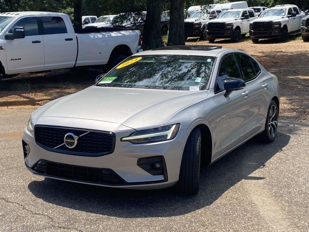 2024 Volvo S60 B5 Plus Dark Theme