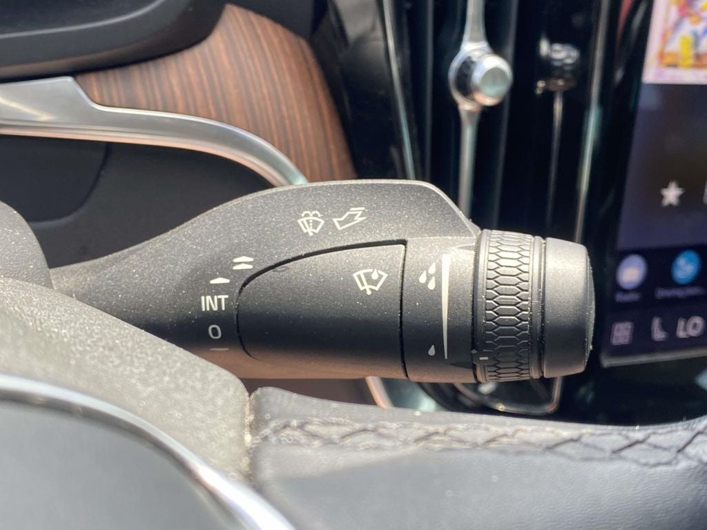 2024 Volvo S60 B5 Plus Dark Theme
