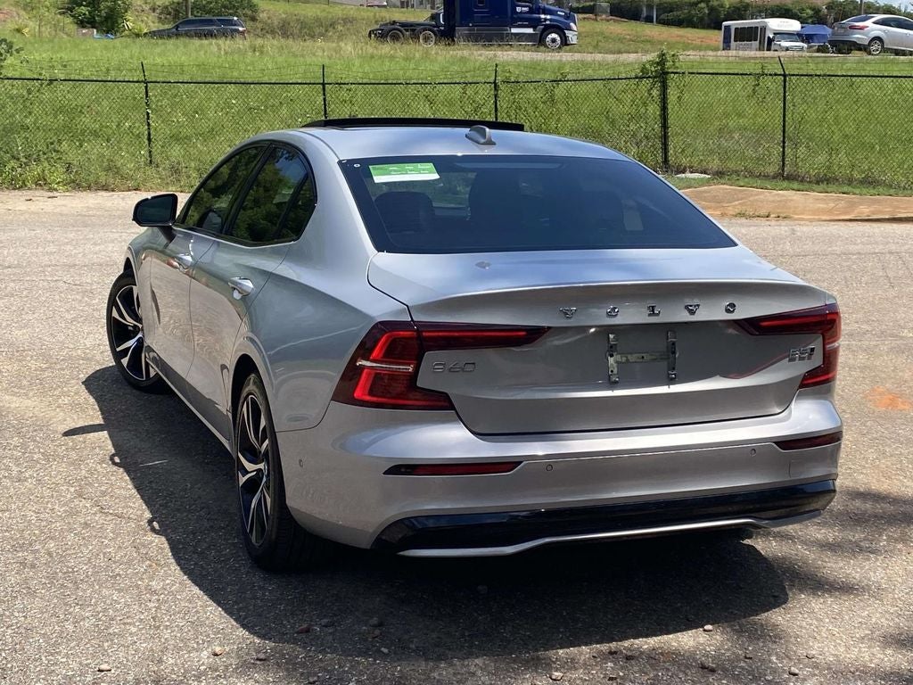 2024 Volvo S60 B5 Plus Dark Theme