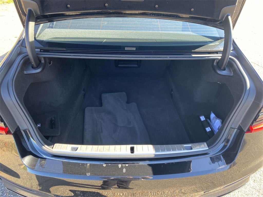 2021 BMW 750i xDrive