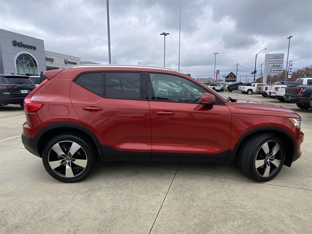 2019 Volvo XC40 T4 Momentum